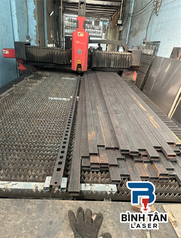 gioi thieu binh tan laser cat khac laser cnc