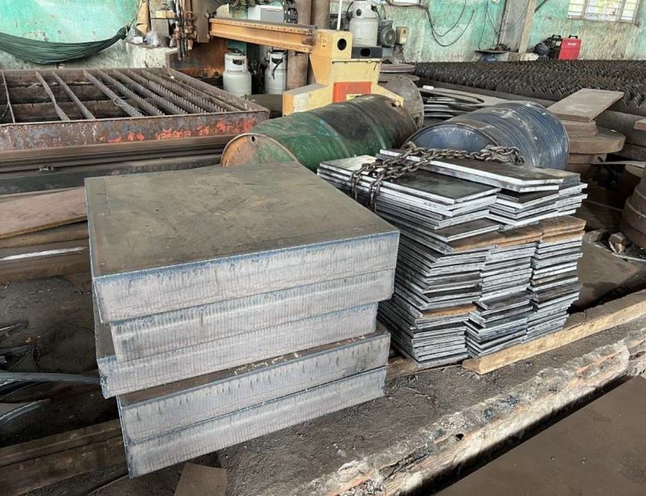 Lý do nên kết hợp chấn và dập trong gia công thép tấm
