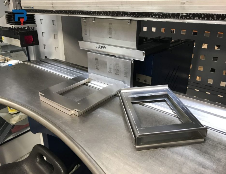 thuê ngoài dịch vụ gia công chấn CNC