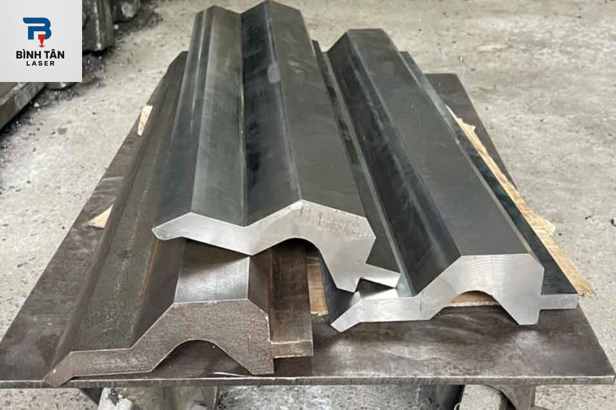 gia công chấn gấp kim loại