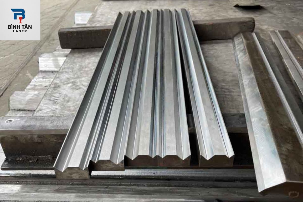 gia công chấn gấp kim loại