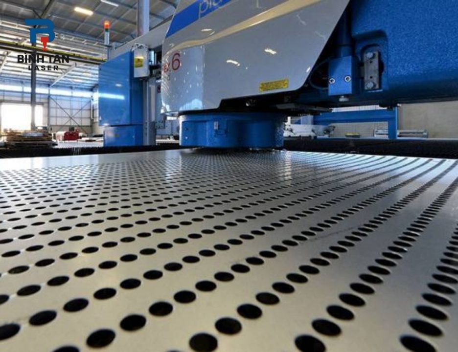 Vì sao nên chọn gia công đột CNC