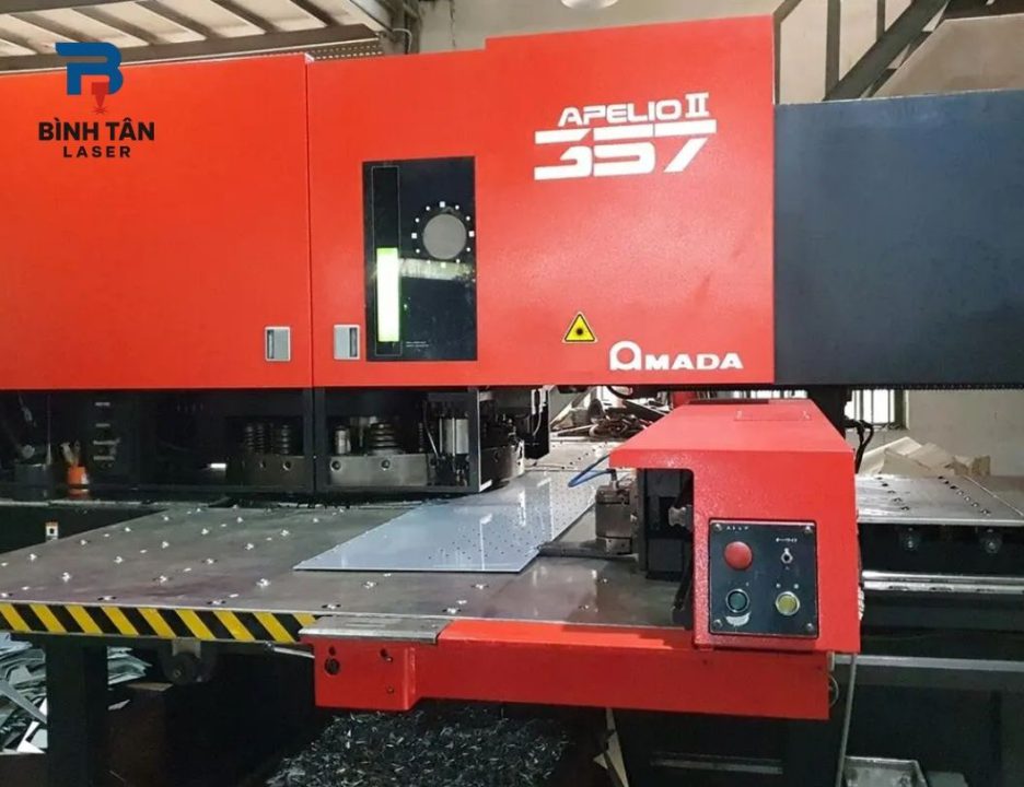 Máy chấn CNC 
