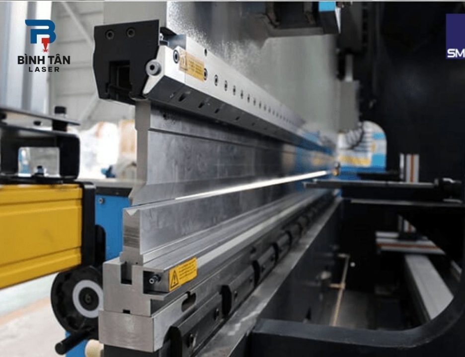 Tại sao nên chọn Bình Tân Laser cho dịch vụ chấn bẻ kim loại?