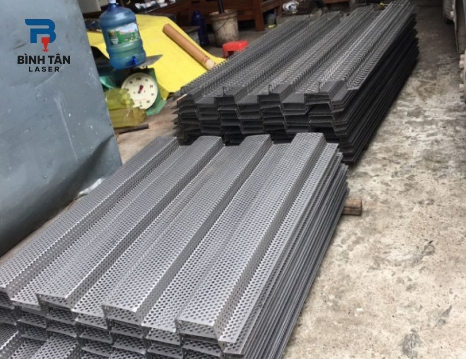 Vì sao nên chọn Bình Tân Laser để gia công kim loại tấm chính xác?