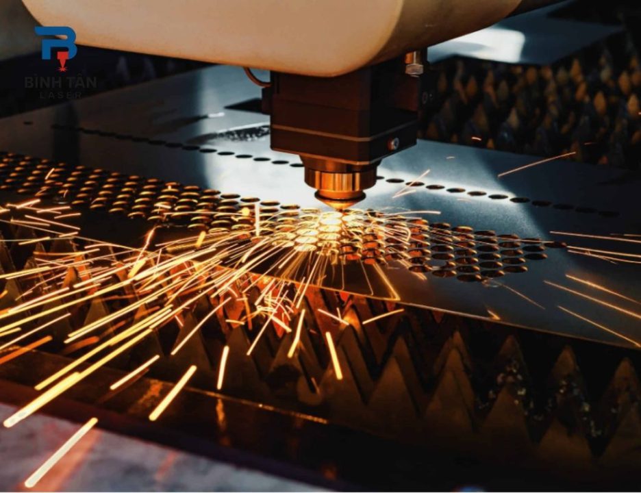 Đặc thù vật liệu và yêu cầu kỹ thuật trong gia công kim loại tấm