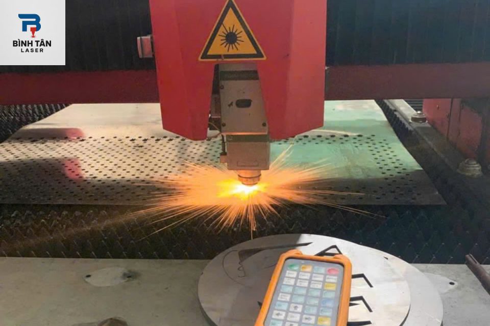 gia công cắt Laser kim loại tấm