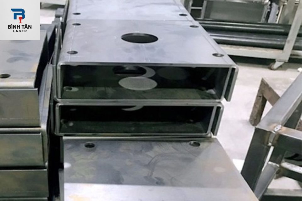gia công cắt Laser kim loại tấm