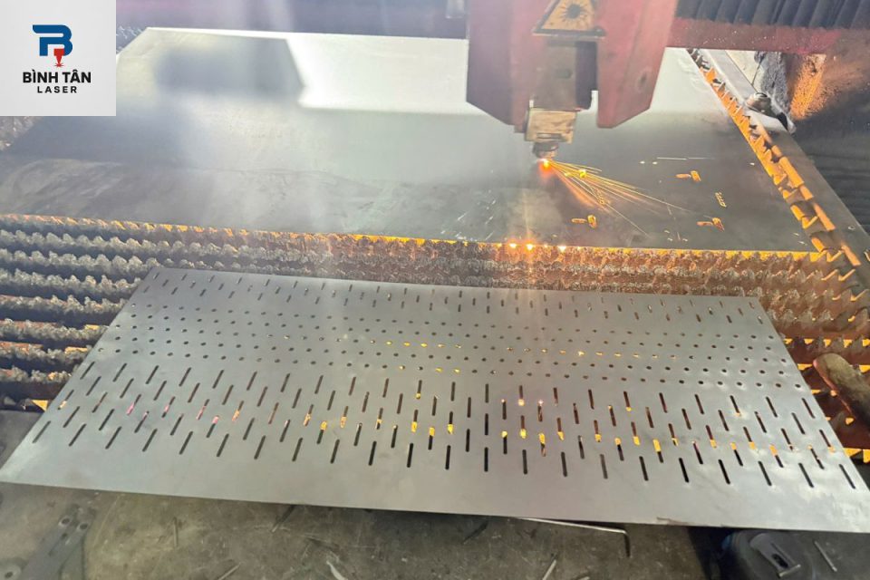 gia công cắt Laser kim loại tấm