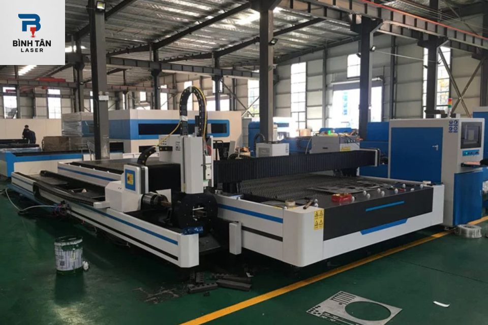 gia công kim loại tấm bằng máy laser fiber 3kW