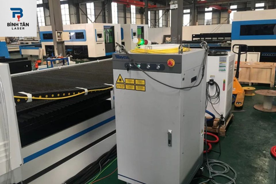 gia công kim loại tấm bằng máy laser fiber 3kW