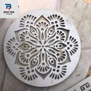 Cắt đục hoa văn trang trí kim loại