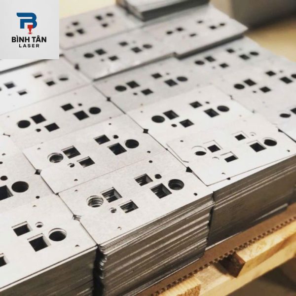 Cắt lỗ hoa văn trang trí kim loại