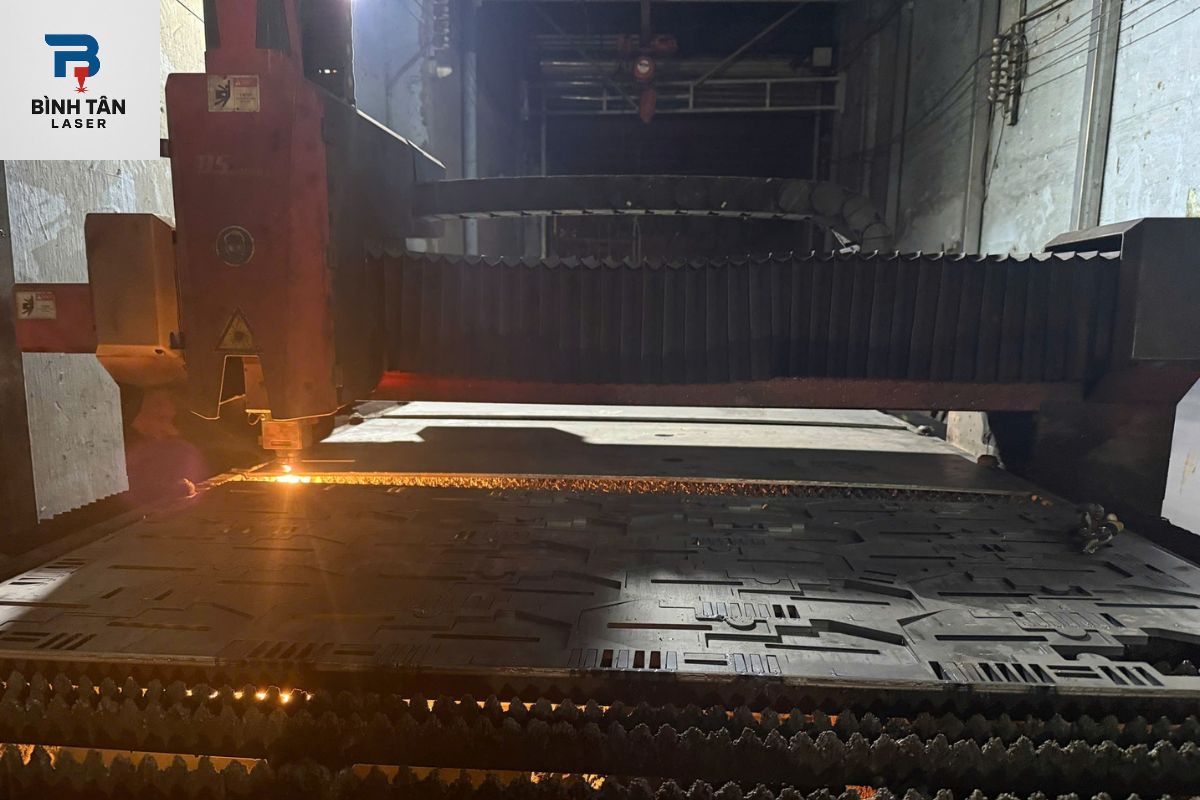 gia công bẻ góc kim loại tấm