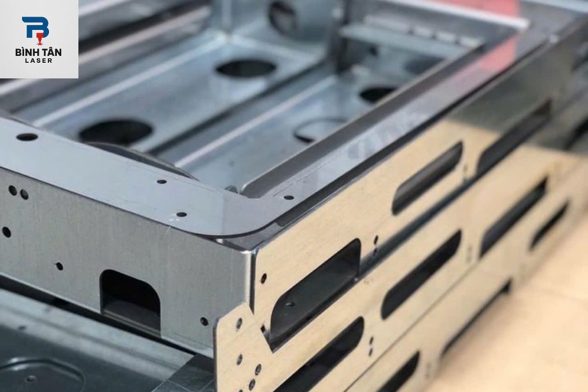 gia công bẻ góc kim loại tấm