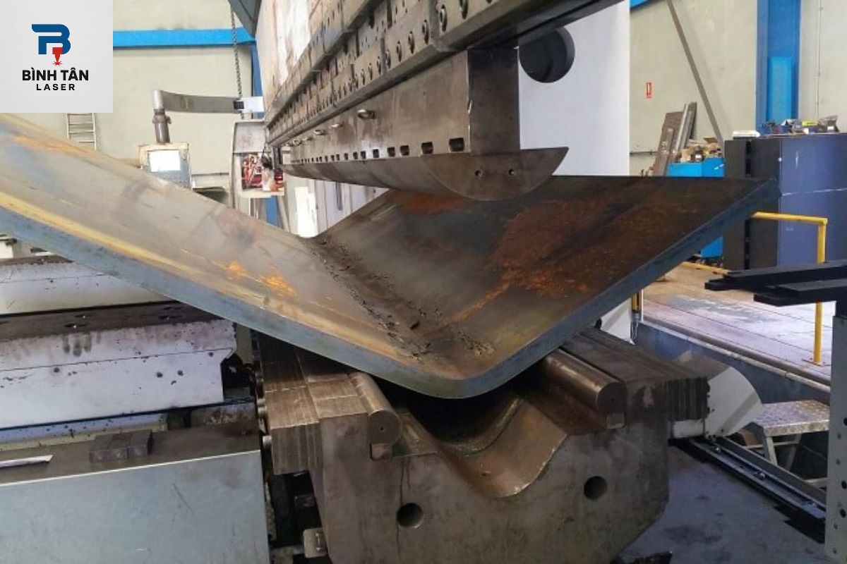 gia công cắt chấn tấm theo yêu cầu