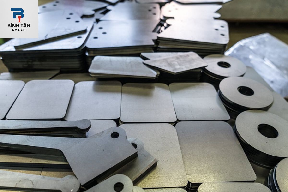 gia công chấn bẻ kim loại CNC