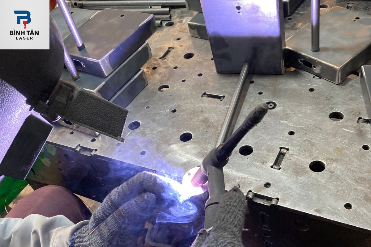 gia công chi tiết trước và sau khi hàn