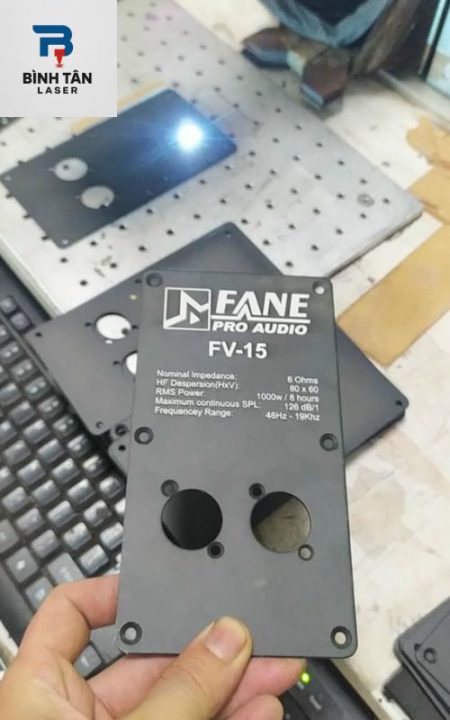 khắc laser trên kim loại