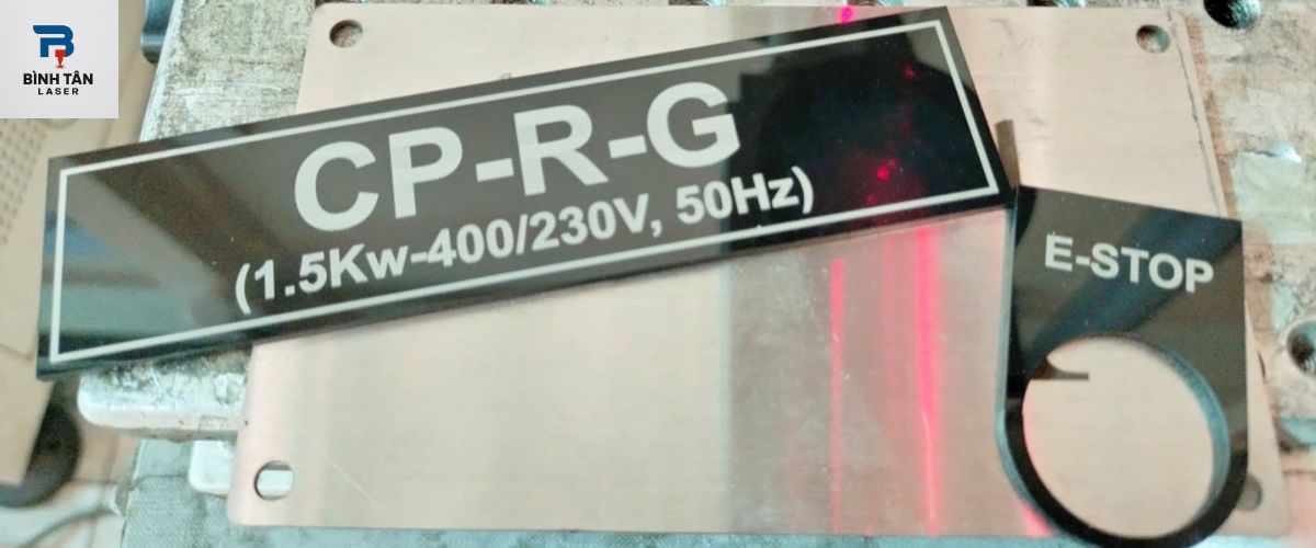 Khắc logo trên kim loại