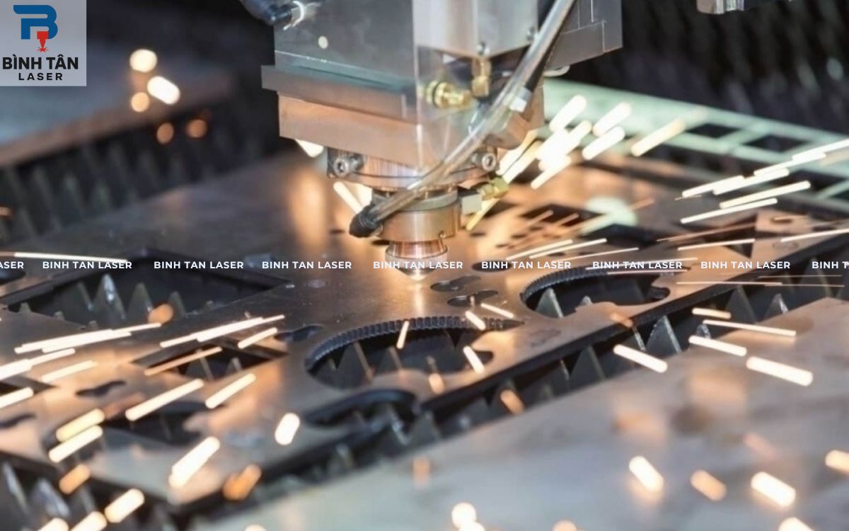 cắt sắt bằng tia laser