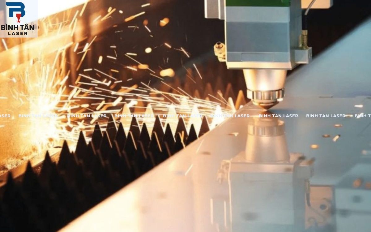cắt sắt bằng tia laser