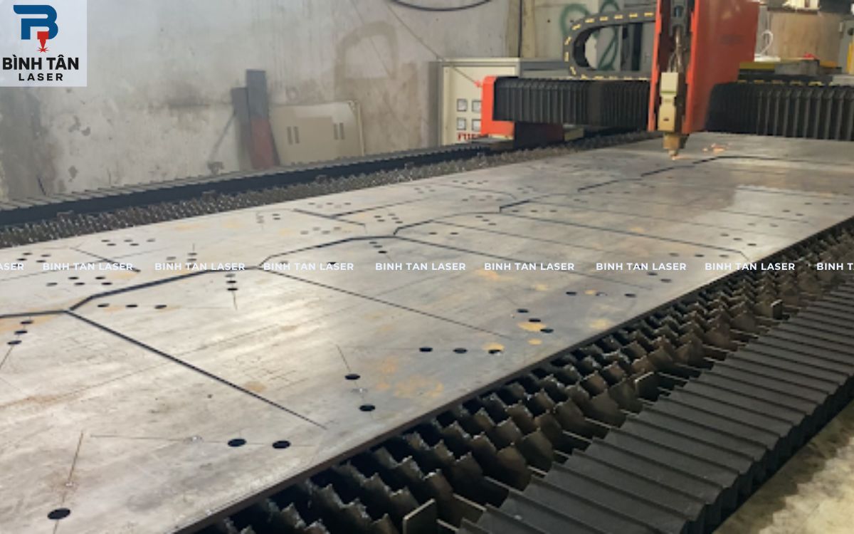 cắt sắt tấm giá rẻ