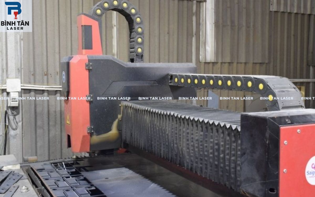 cắt sắt theo yêu cầu