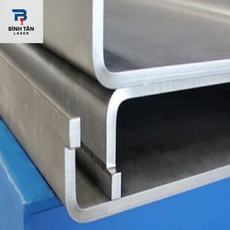 chấn khung kim loại CNC