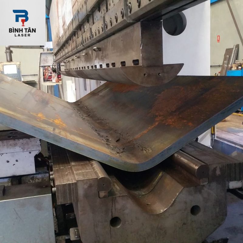 chấn khung kim loại CNC