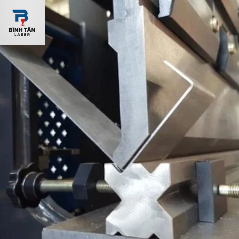 tủ điều khiển chấn bẻ CNC
